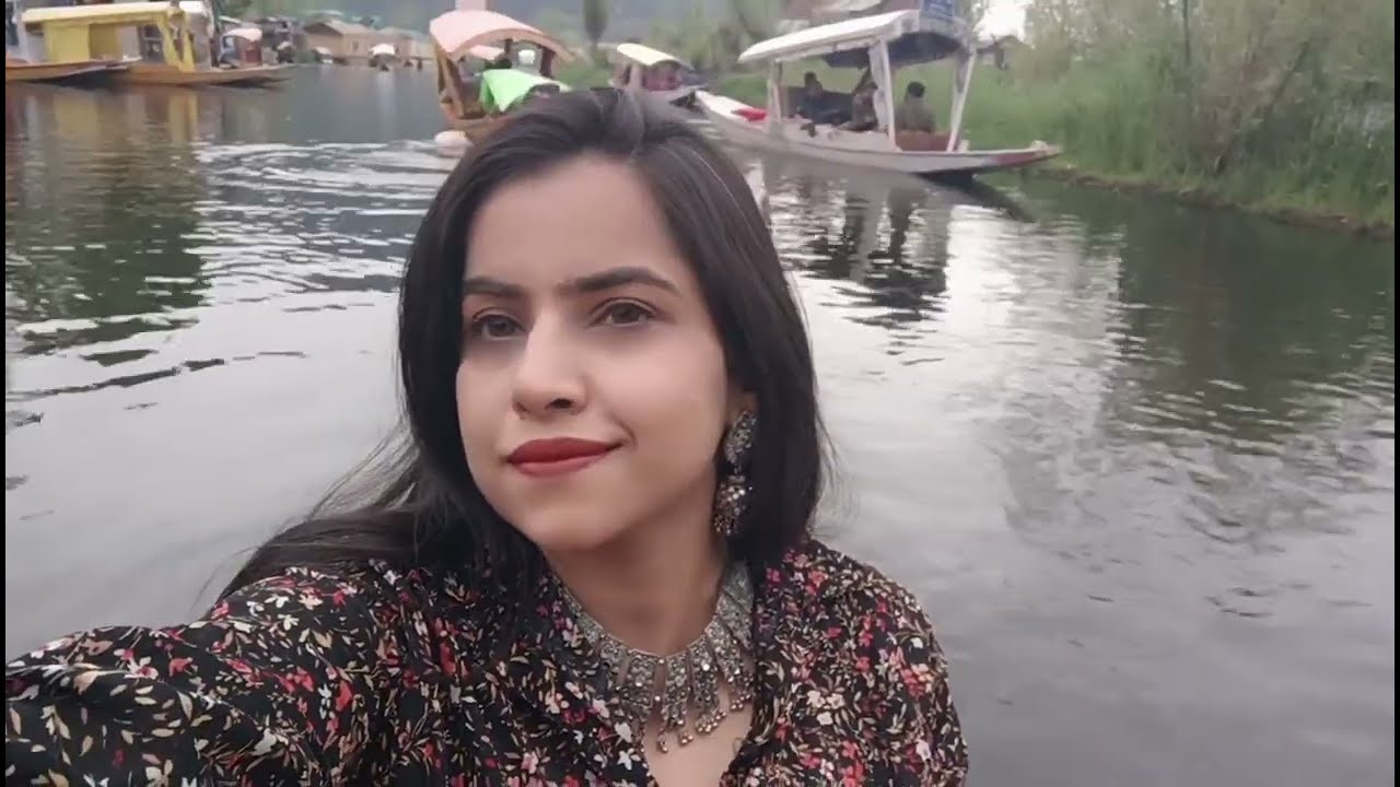 House Boat Kashmir | Shikara Ride Srinagar | Dal Lake House Boat & Shikara | Kashmir Vlog
