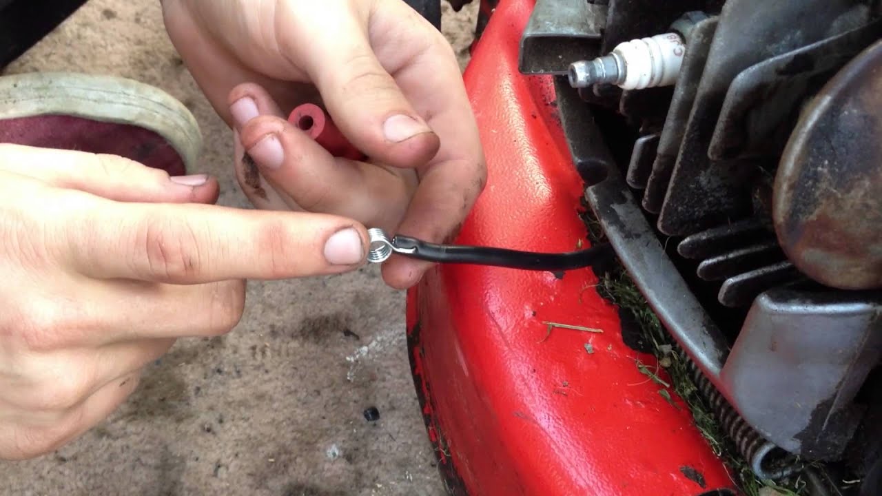 PushMowerRepair.com — замена защитного колпачка свечи зажигания Victa