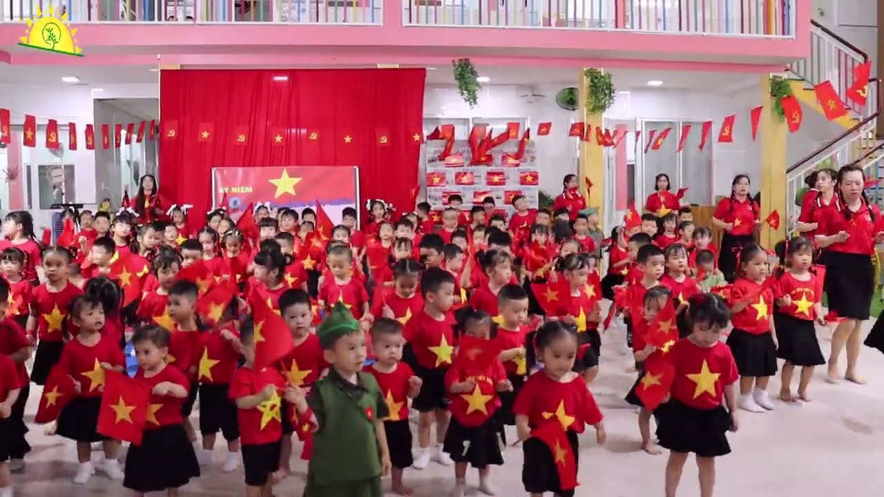 Mầm Non Mặt Trời Bé Con Đồng Diễn Tôi Yêu Việt Nam Kỷ niệm 50 năm ngày Giải phóng miền Nam