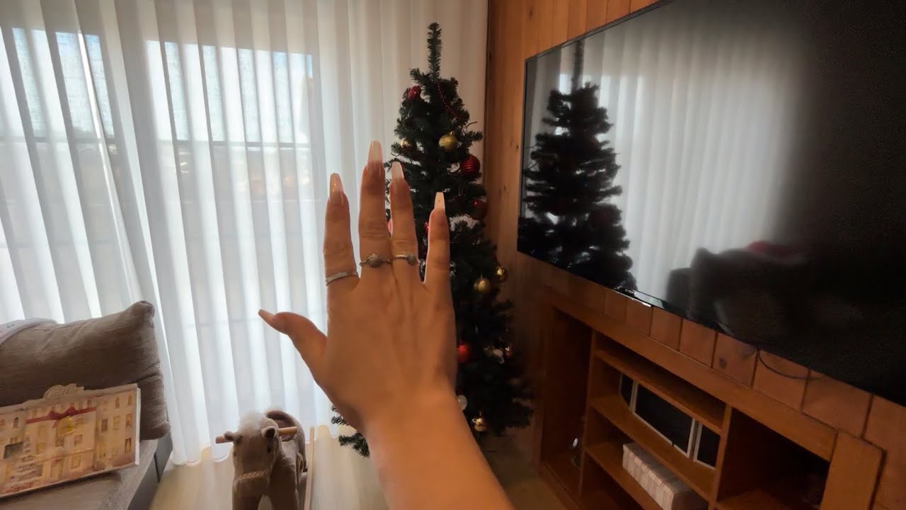 ASMR - TAPPING NO TALKING - Tapping around my Christmas tree 🎄 