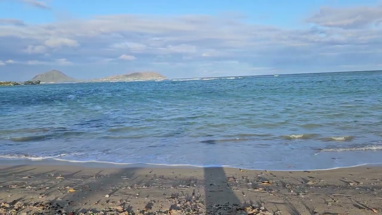 Waialae Beach Park located 10 minutes from Waikiki with less crowded beach and spectacular views