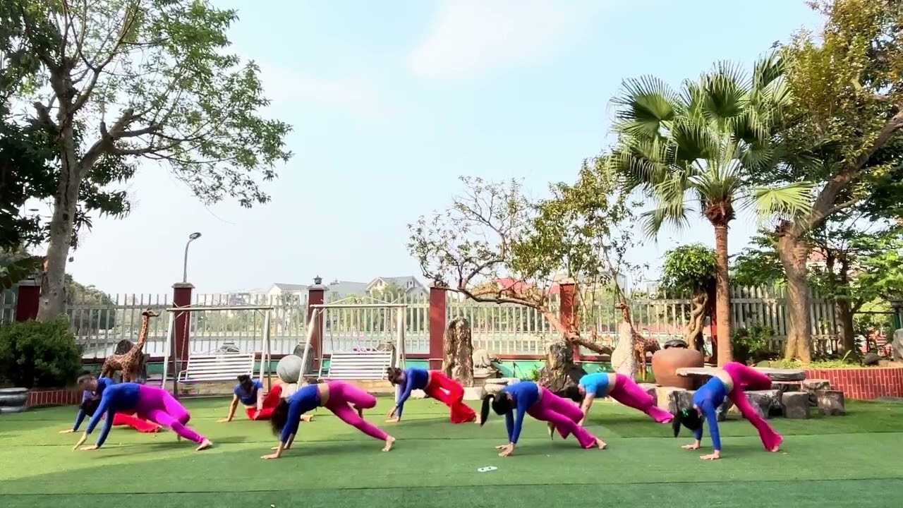 . Bài hát: Nếu đời không có em - Rock BalladBiên đạo: cô Le Hen ThuongFlow : team yoga flow Lạc Hồng