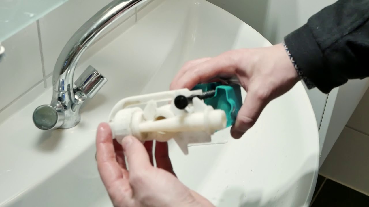 DIY Wisa XS toilet inbouwsysteem loopt nog maar langzaam vol: defect membraan uit vlotter vervangen