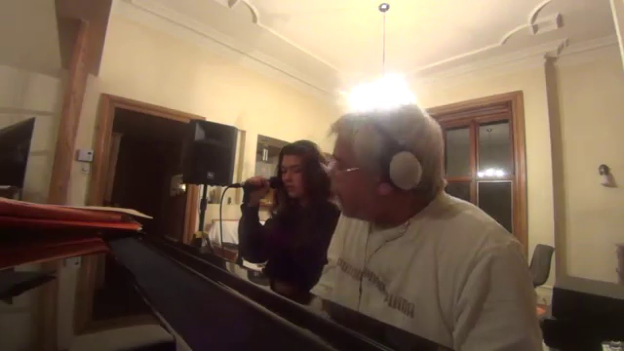 Carmen & Andrea Piculeata- MALINA-Gypsy-Jazz bulgarian song