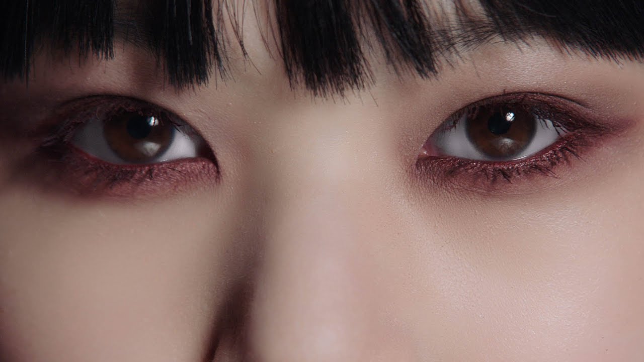 How to Get a Blurry Mauve Look with the New Eye Collection &ndash; CHANEL Makeup Tutorials