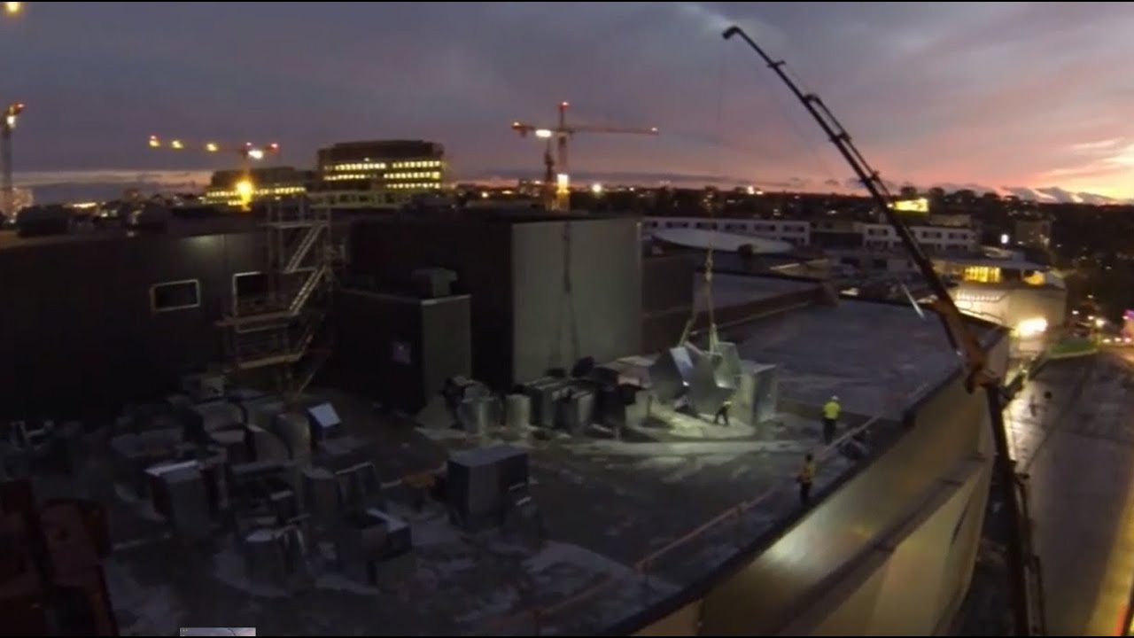 KS Kran lyfter ventilation vid Mall of Scandinavia
