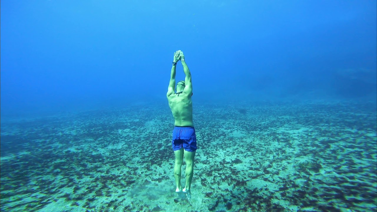 (Apnea) Bajando 18 metros solamente con unas gafas... sin ayuda de aletas, ni de cabos.