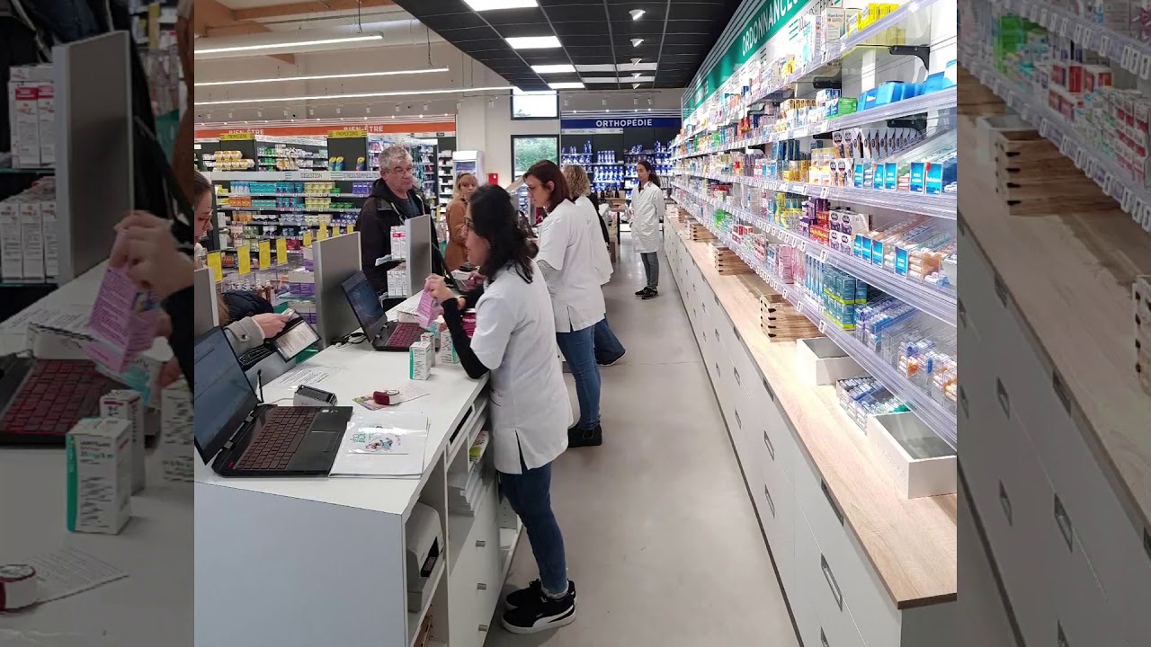 La pharmacie des Dionysiens (Saint-Denis-de-Pile, région 33) -  robot pharmacie Meditech en France