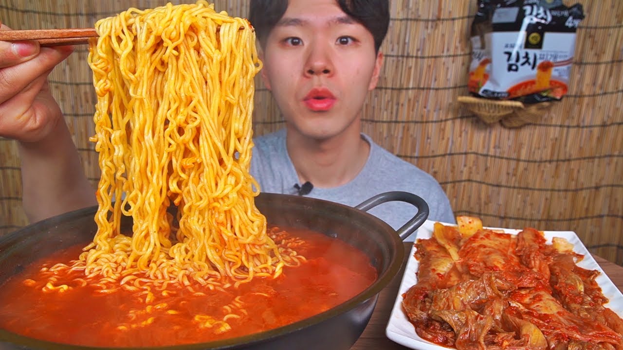 오모리김치찌개라면 배추김치~! 김치라면에 김치먹는 참된 한국인!! OMORI KIMCHI STEW RAMEN KOREAN FOOD ASMR MUKBANG.