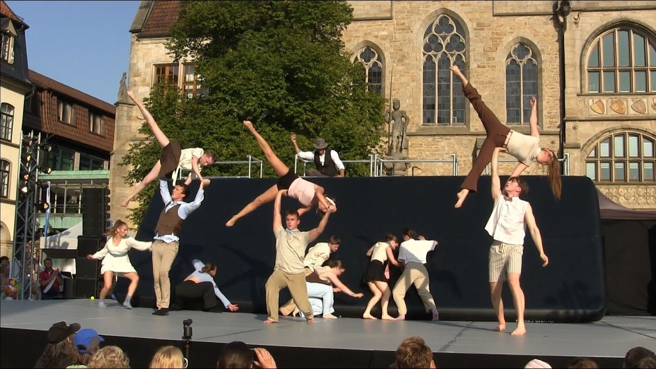 Pflasterzauber Hildesheim 2024 / Ars Saltandi - Running For Nothing / Tanz Akrobatik / 6.9.2024
