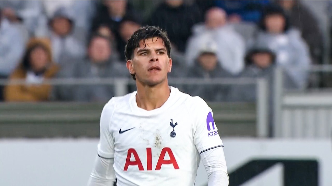 Mateus Fernandes Controlling the Game for Tottenham!