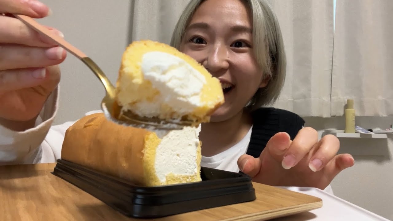 ロールケーキ食べてるだけなのに話が止まらん。