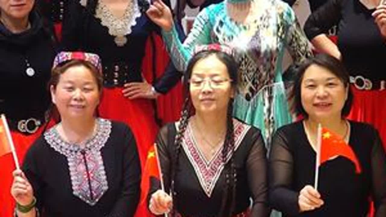新疆民歌《Qin Muhabbat》用悠扬旋律献礼祖国母亲 #戈壁明珠石河子市 #石河子幸福年 #网络中国节中国节兵团幸福年 #新疆舞