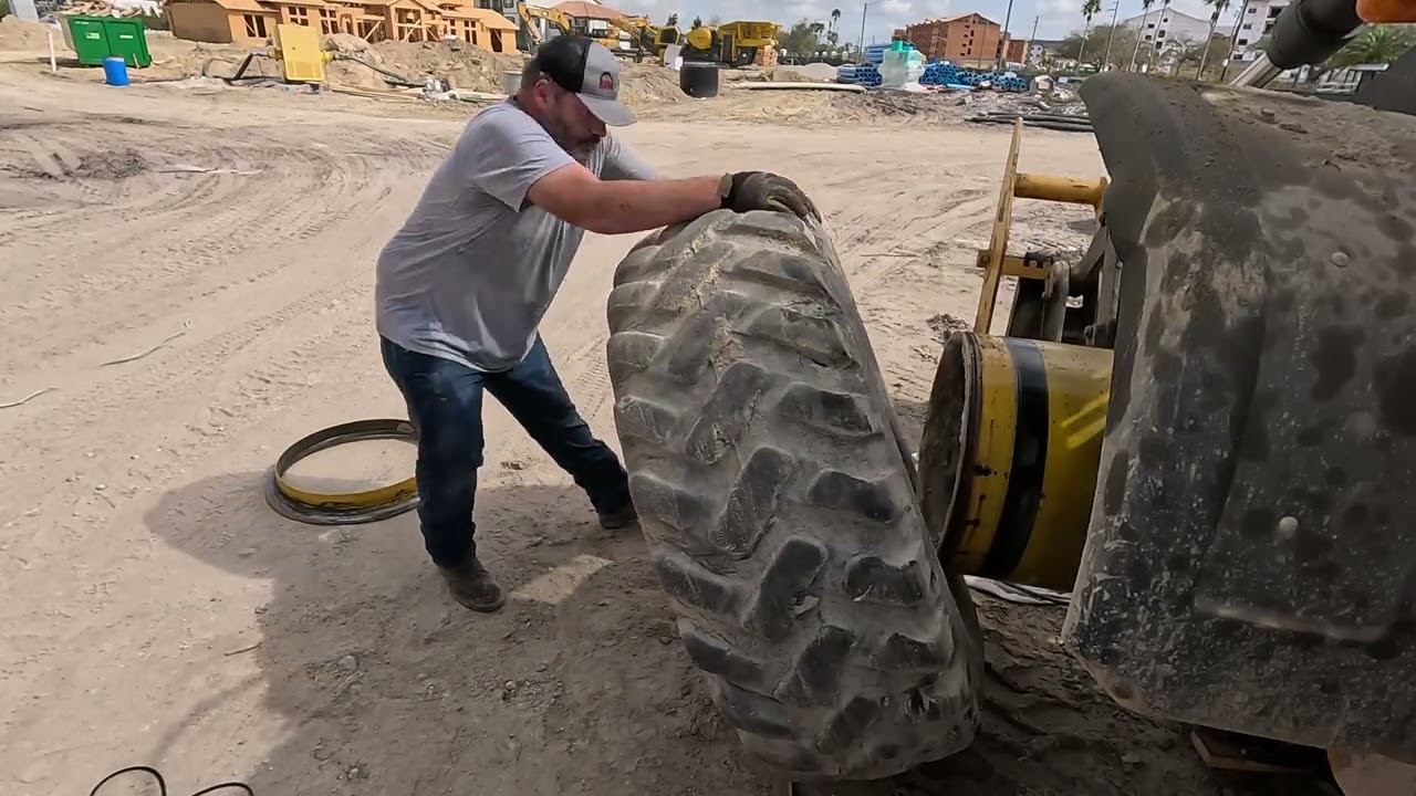 Big tire swap day!!! Emergency repair!!! 20.5x25 tire swap on a John Deere loader. Ft. Myers Fl.
