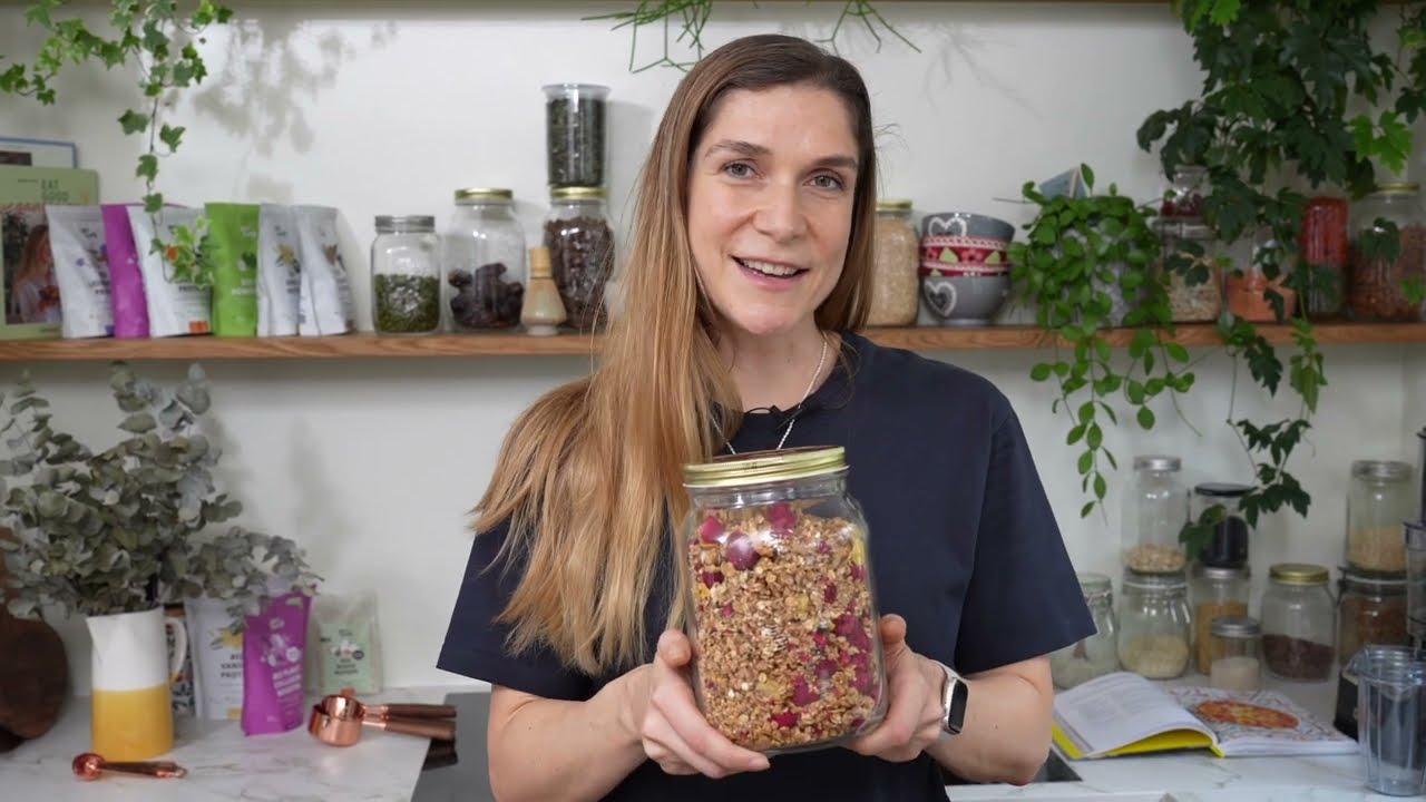 Knuspriges Granola selber machen - gesund und vegan Mrs Flury