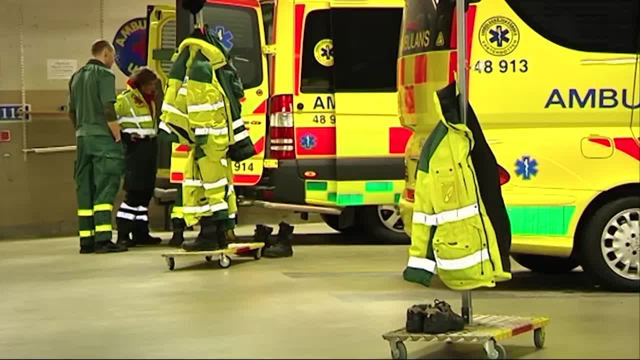 Skyddsvästar på ambulanspersonal kritiseras - Nyheterna (TV4)