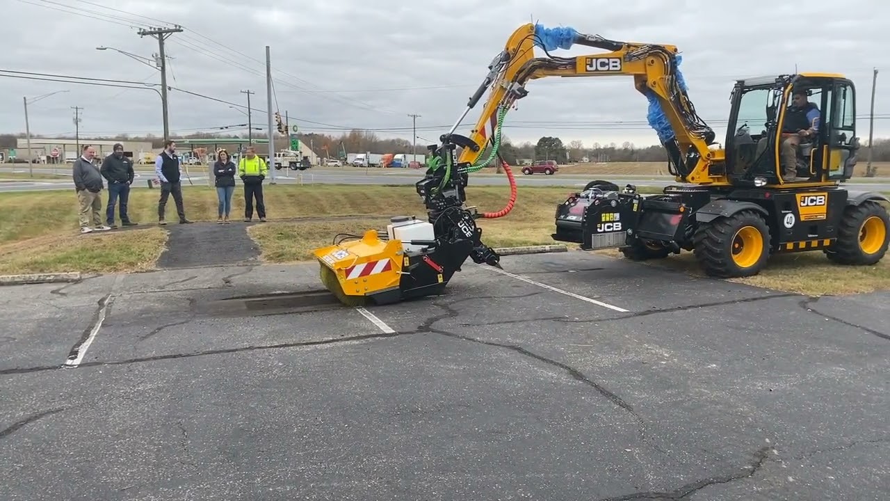JCB Pothole Pro Demo Day at Earthborne