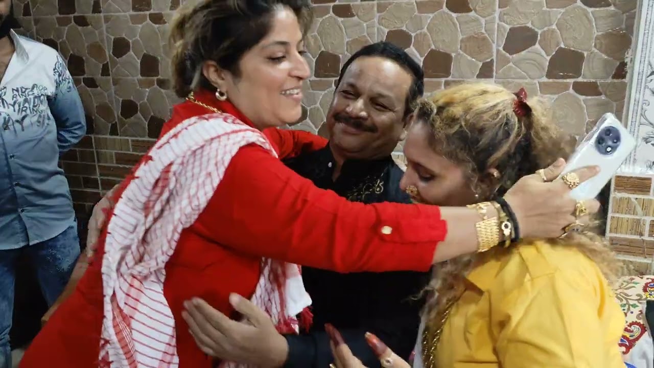 Azim Naza ne Lale ko mashallah bohat mast 🎂birthday gift diye Allah inlog ke Jodi salamat rakhe ❤️