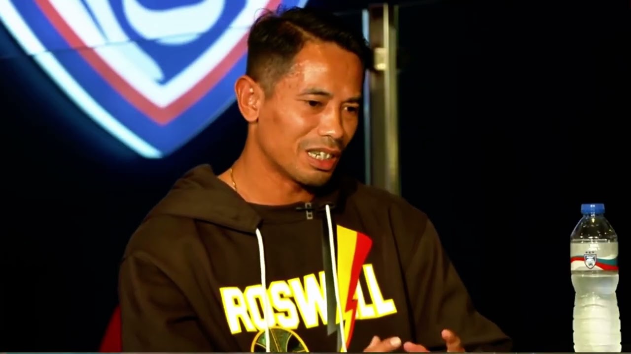 TMJ baling botol ke muka Safiq Rahim. Brader Gagap api-apikan