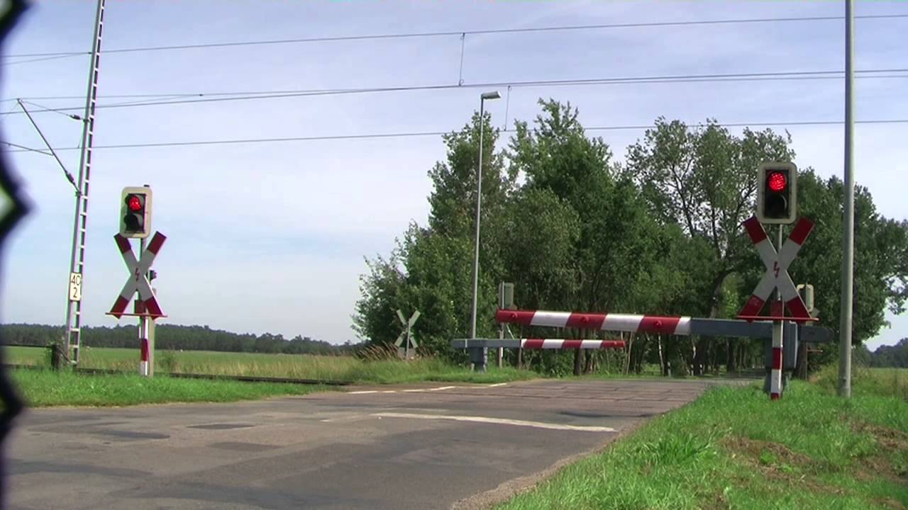 Railroad Crossing / Bahnübergang / WSSB / Lüblow / RE2 Wismar-Cottbus Hbf