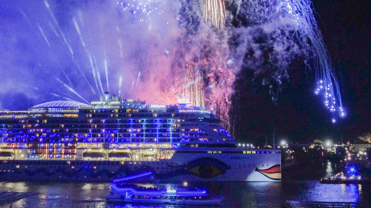 GIANT CRUISE SHIP PARADE - Hamburg Cruise Days 2017 |4K