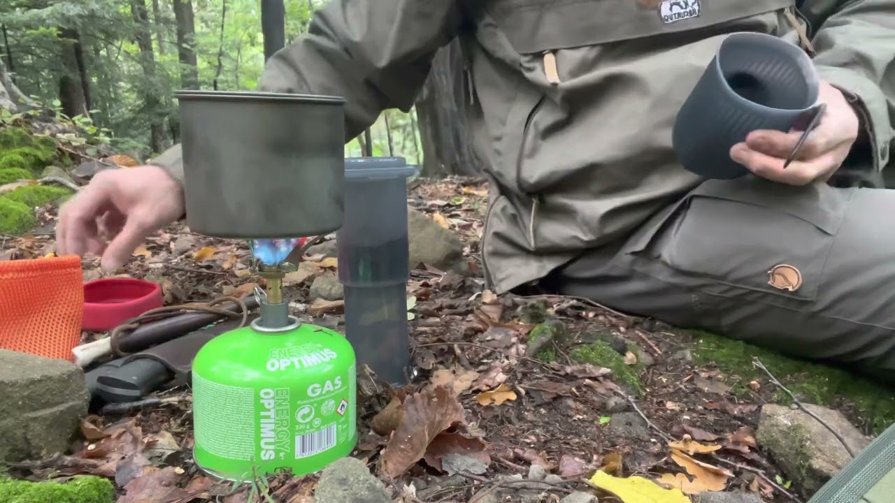 Nóż survivalowy vs nóż bushcraftowy. Różnice, plusy i minusy.