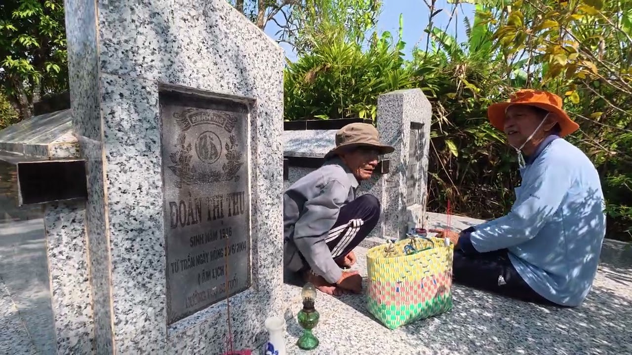 qua phần mộ ông nội bà nội