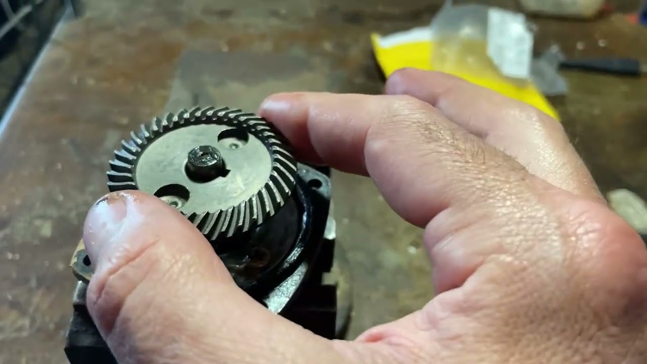 Reparar engranaje Amoladora Black +Decker