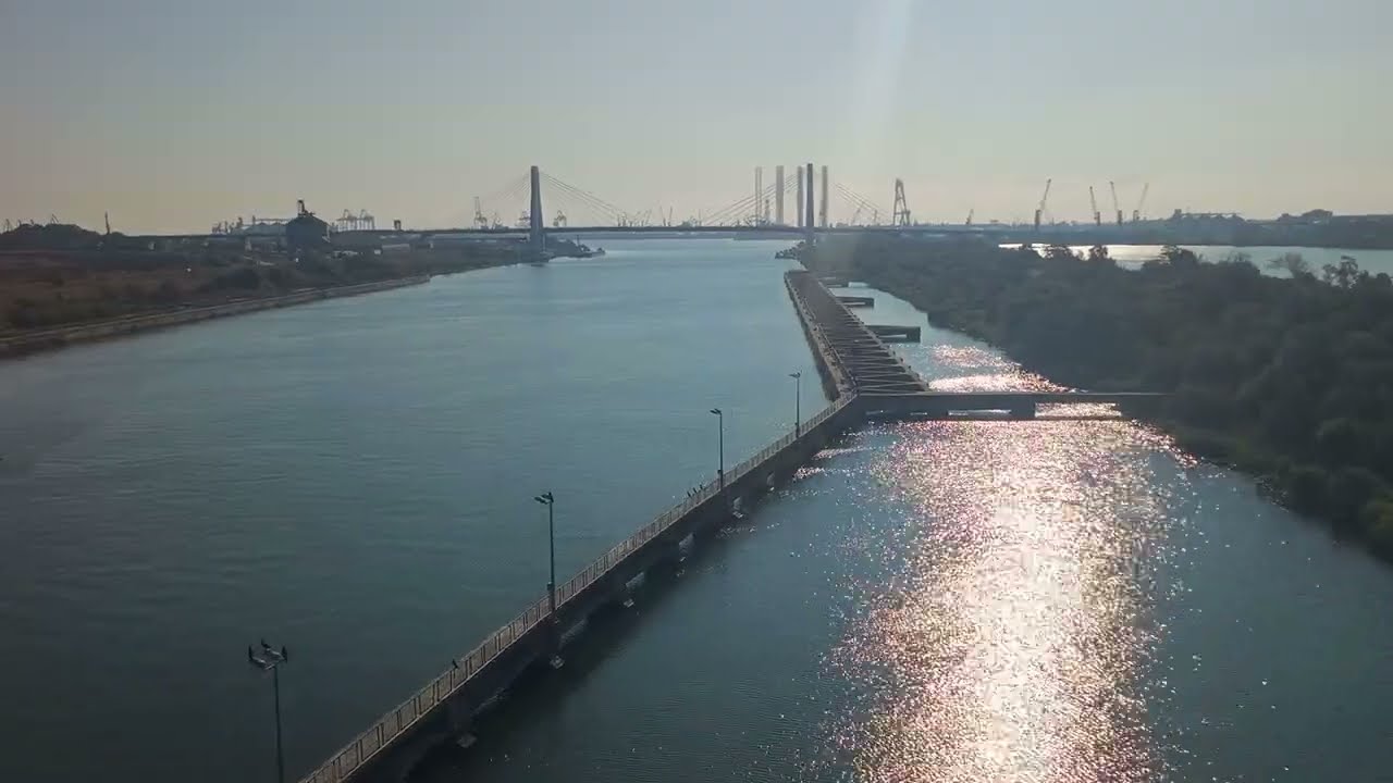 The Danube Canal at sunrise / Канал из Дуная на восходе