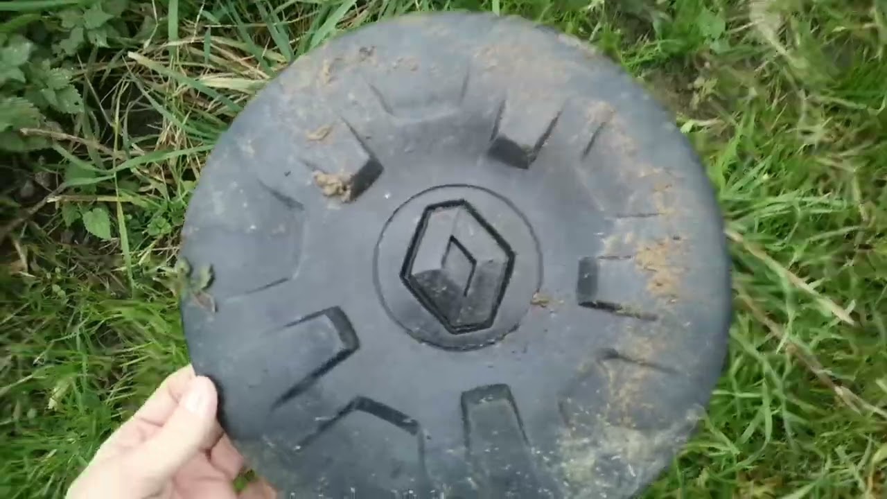 Renault hubcap