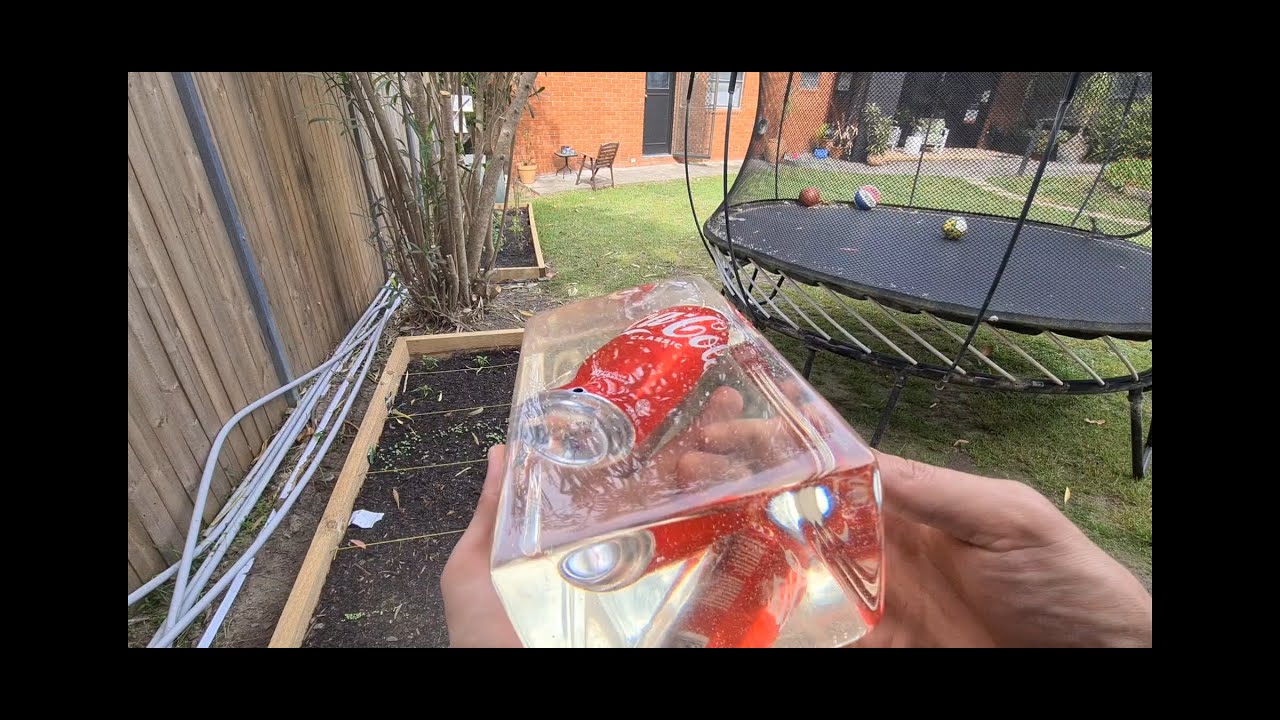 pouring can of Coca Cola in epoxy resin, банка Coca-Cola  в эпоксидке. epoxy resin art