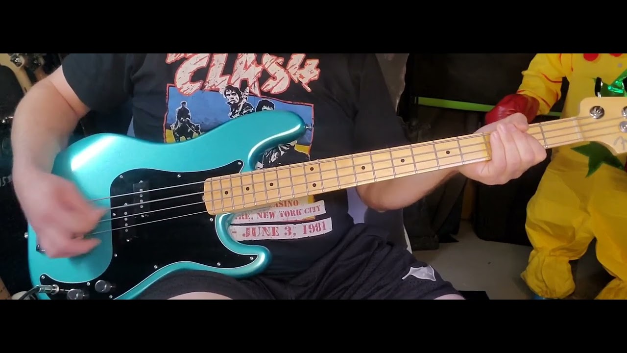 Alkaline Trio  -- Radio bass cover / play along