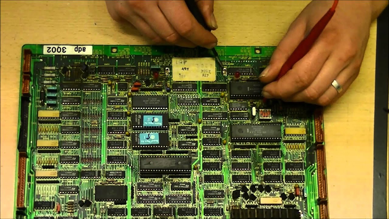Batterietausch an einer Weissen CPU