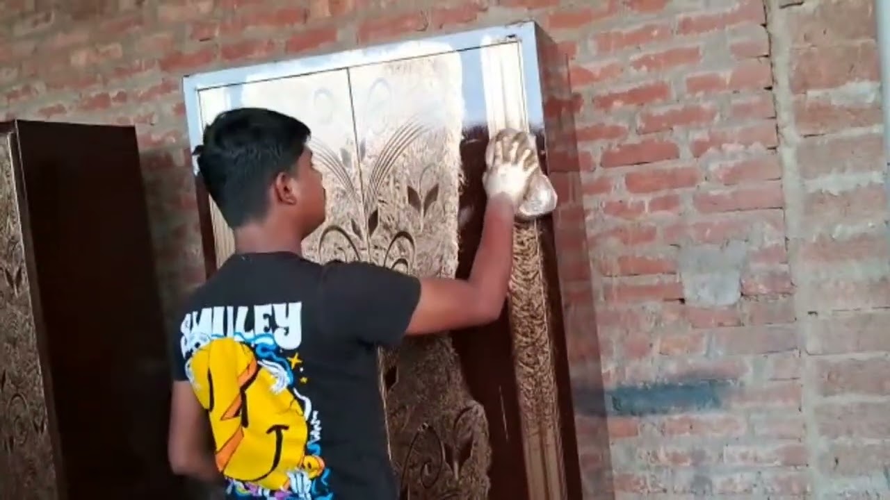 almari pe digain khan pent ki duniya