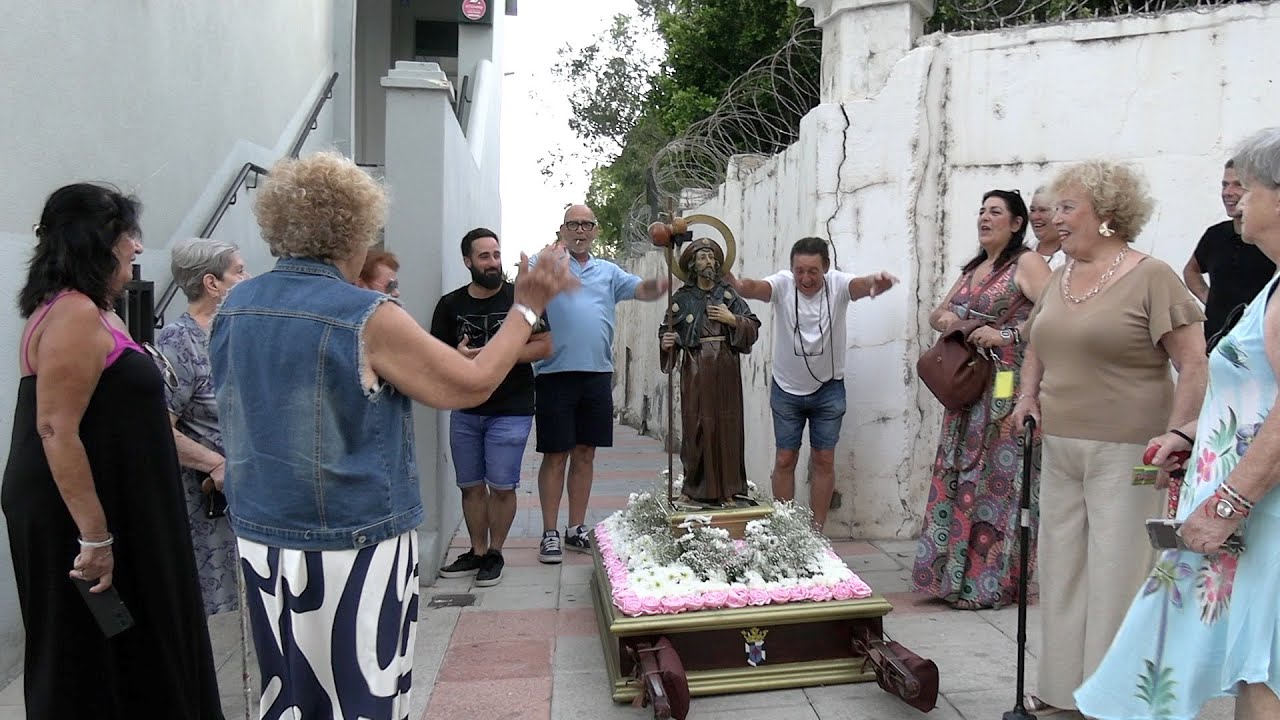 Procesión de Santiago Apóstol al ritmo de 'Paquito el chocolatero'