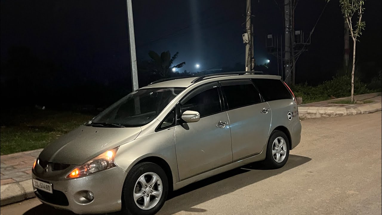 Em đổi corola và mitsubishi grandis số tự động  7 chỗ xuyên đêm 0913501229 