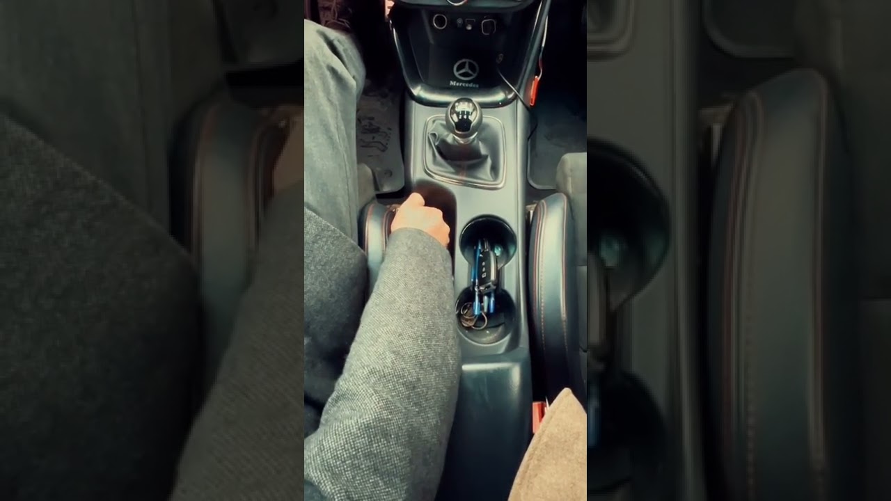 Как трогаться в горку на механике #shorts