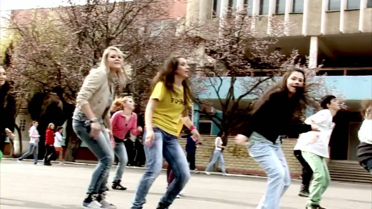 Dance Flash Mob Sis n Bro