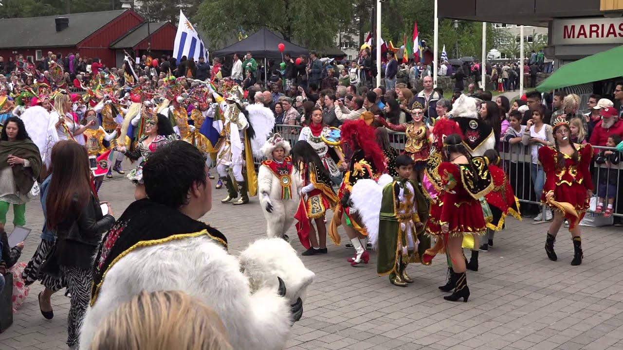 Hammarkullekarnevalen 2014 Lördag Tåget från torget