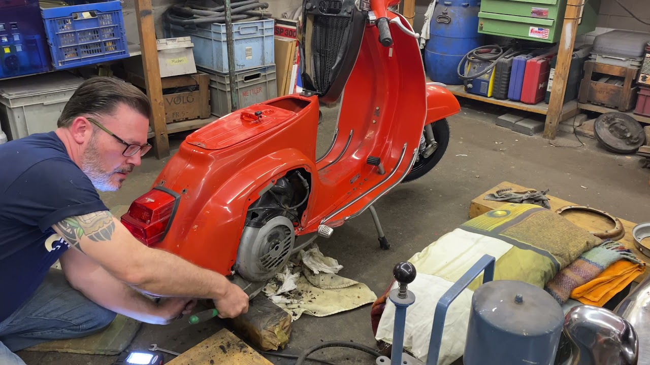 Vespa 125 / Felgen lackieren.. Pneu drauf.. Stossdämpfer ersetzen..