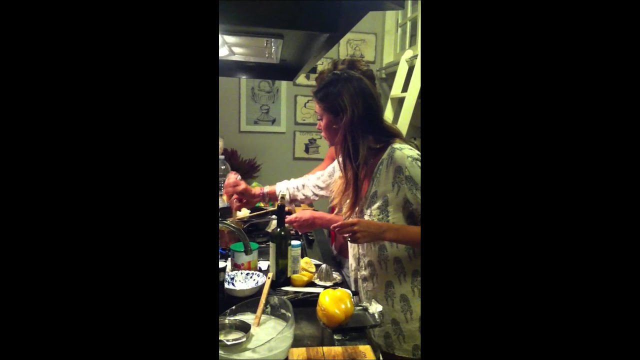 BELEN RODRIGUEZ e STEFANO DE MARTINO in CUCINA ! FORTISSIMI video by MaxPonzo