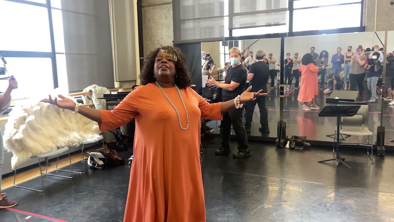 Watch Lillias White Sing 