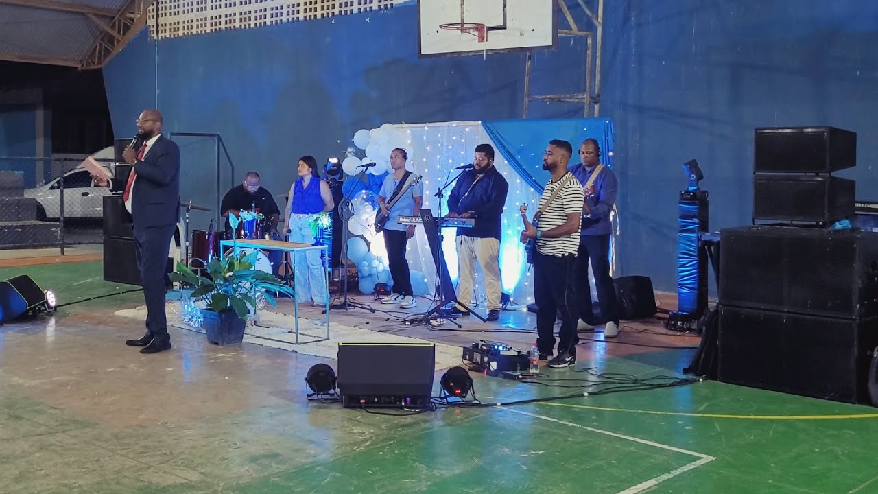 Divix Eventos em Ação na Quadra da Escola: Som e Iluminação para Igreja em Guarapari