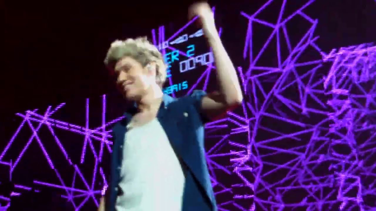 One Direction - Kiss You 5/4/2013 London Front Row