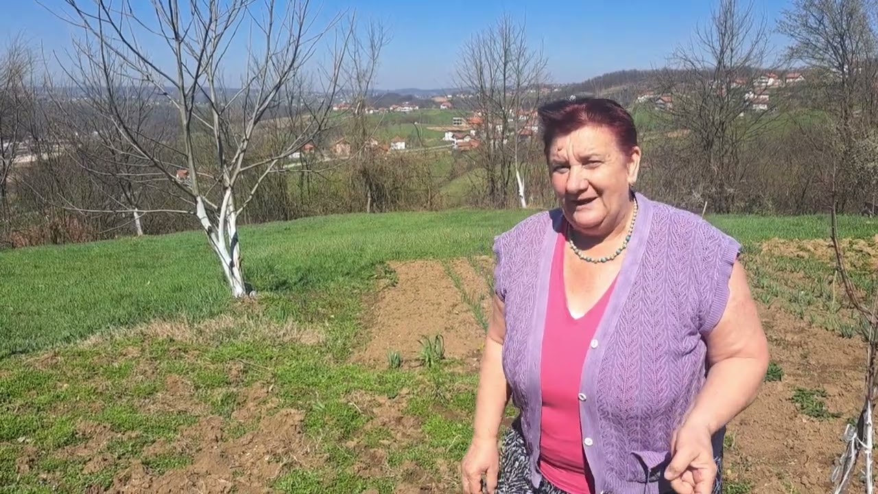 Ovdje je moglo bit i padova 🤣 sadnja bijelog luka na prvi dan proljeća 😊