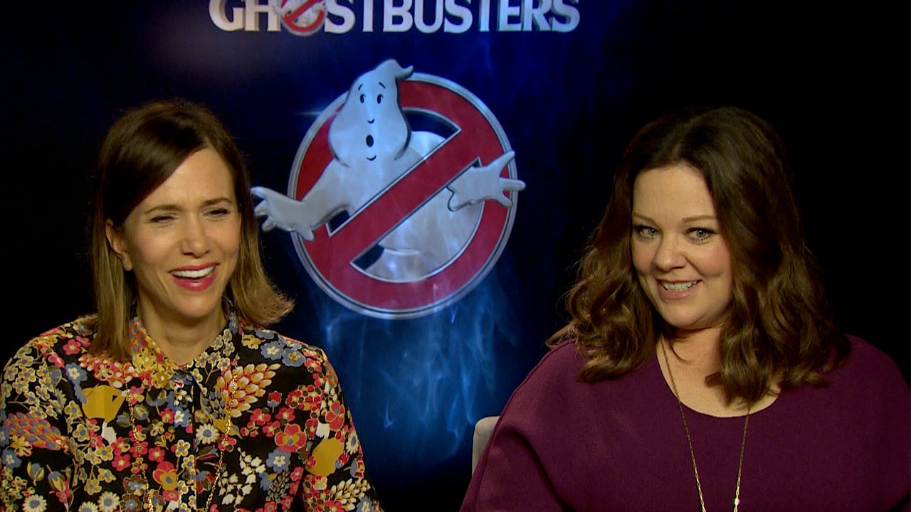Melissa McCarthy, Kristen Wiig talk working with Chris Hemsworth