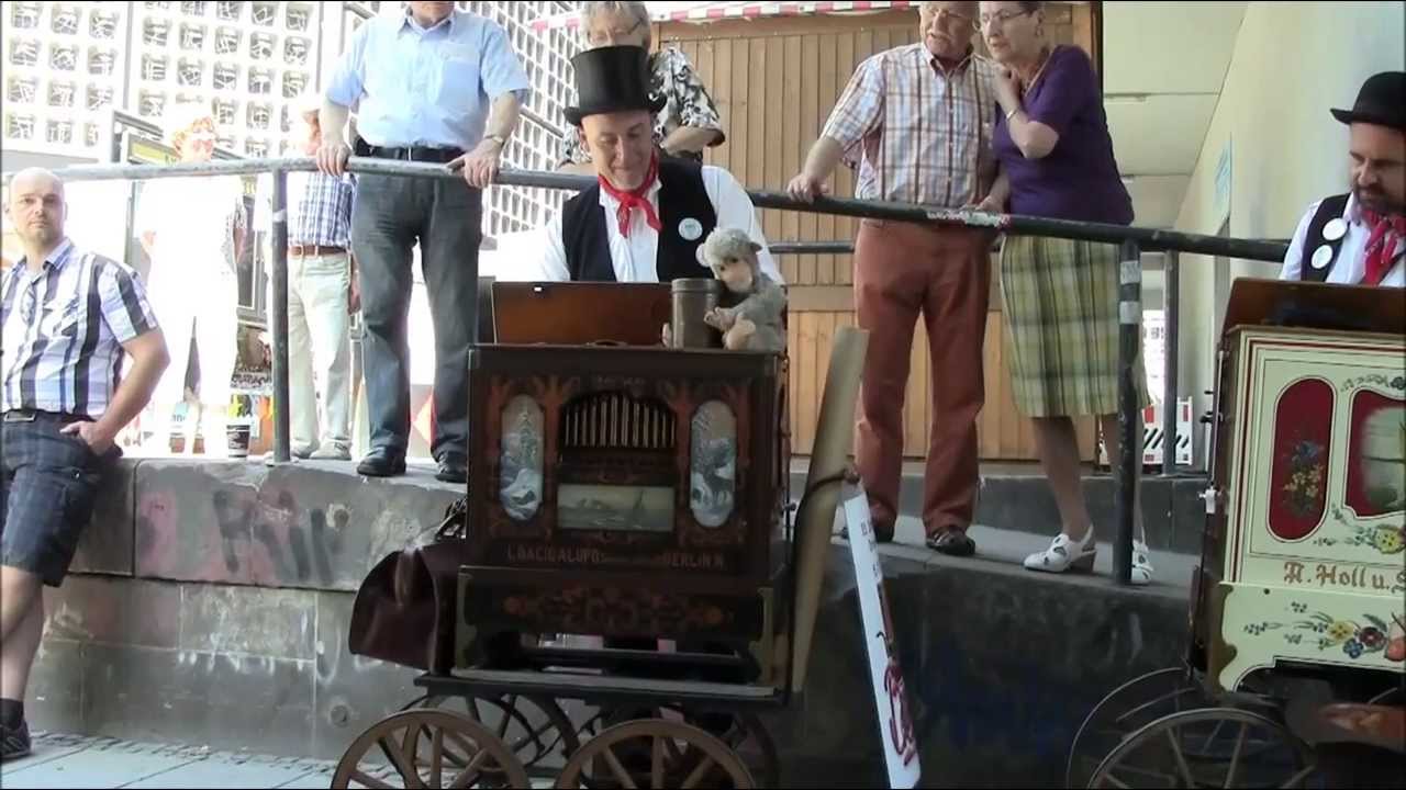 Ueli Termperli spielt eine 42er Walzenorgel Bacigalupo S&ouml;hne
