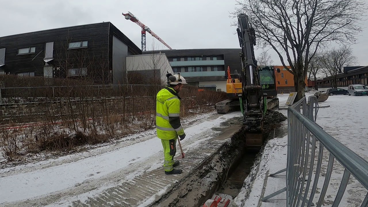 Volvo 235EL excavator. cabel ditch part 2💪