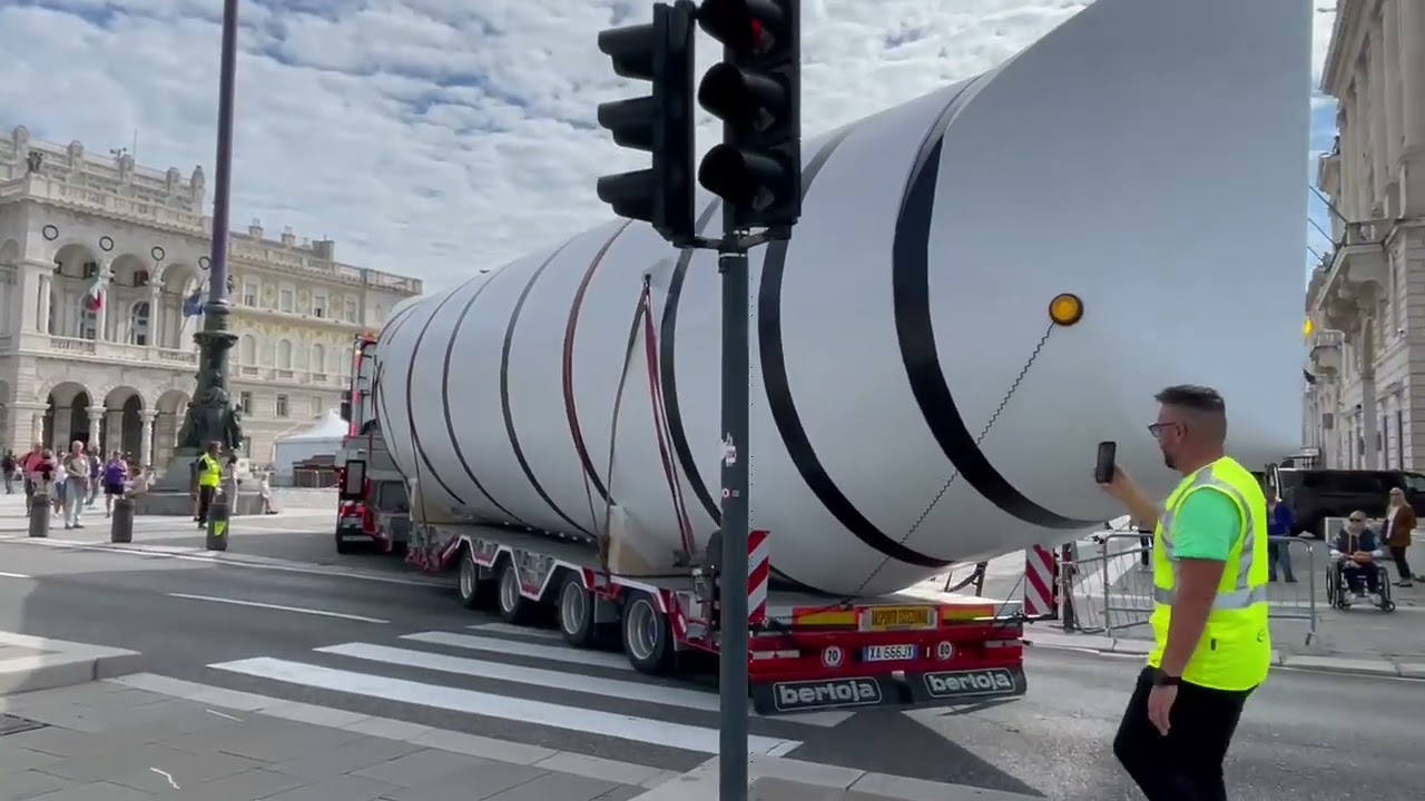 Il Batiscafo Trieste arriva in piazza Unità