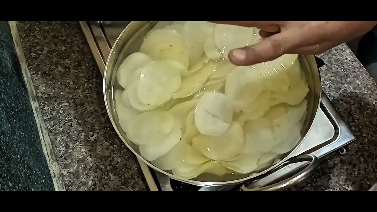 Bina Tel Ke Banaye Healthy And Tasty Chips #aloo #chips 